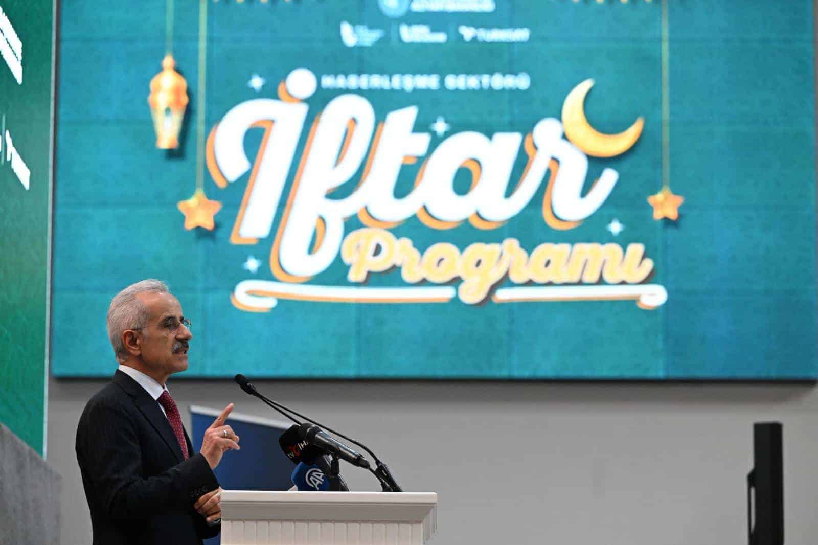 15 Yaşından Küçük Çocuklar Sosyal Paylaşım Sitelerinde Hesap Açamayacak