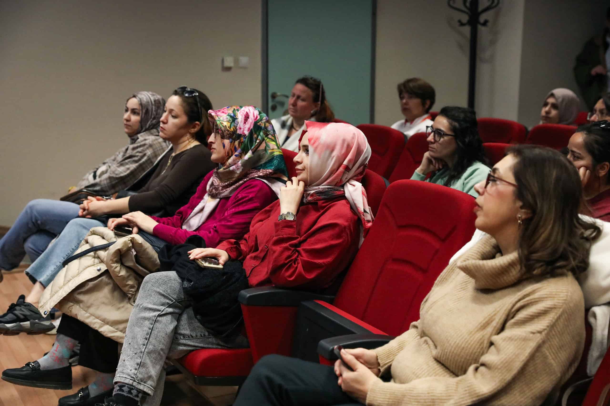 Bursa Kent Konseyi'nden Akran Zorbalığına Karşı Ebeveyn Bilinci İçin Bilgilendirme Programı Düzenlendi