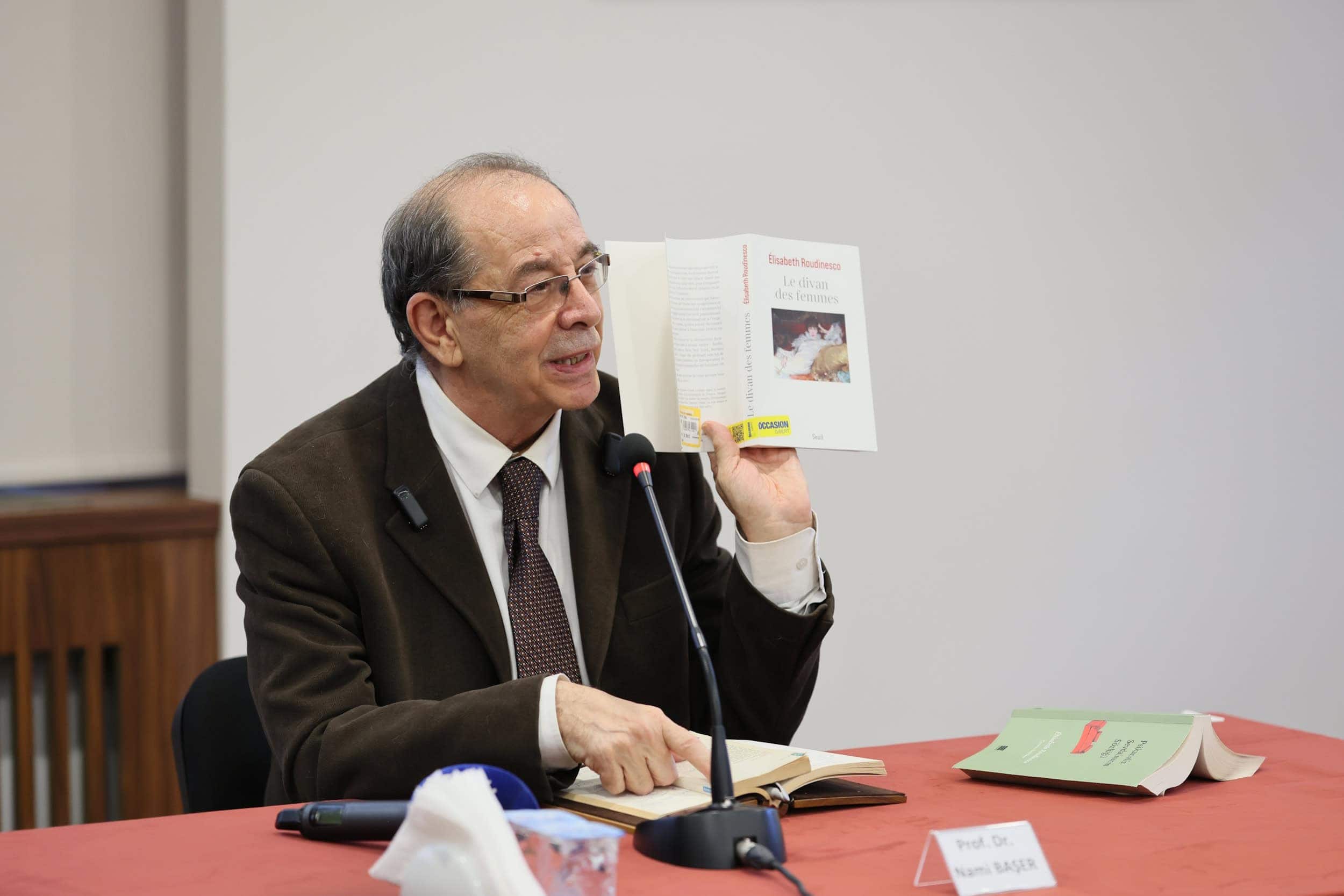 Bursa'da Felsefe Söyleşisinde İnsan ve Etik Konuları Derinlemesine Tartışıldı