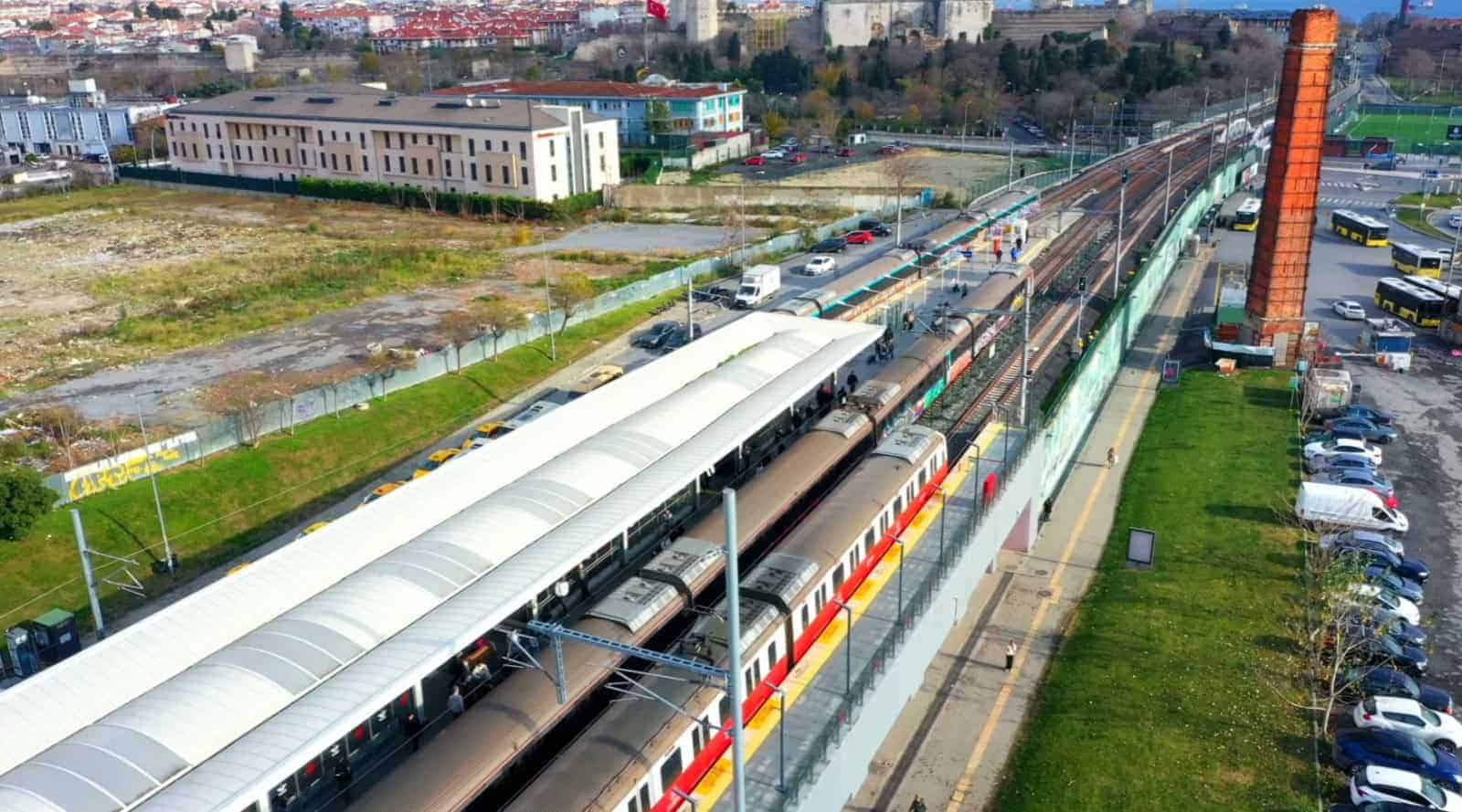 1 Mayıs'ta Bakanlık Raylı Sistem Hatlarında Ücretsiz Ulaşım Kararı Resmi Gazete'de Açıklandı